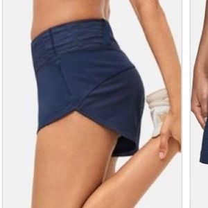 Outdoor voices size M 2.5” shorts navy